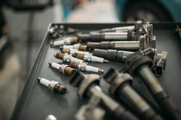 Hogyan befolyásolja a gyújtógyertyák kopása az üzemanyag-fogyasztást?