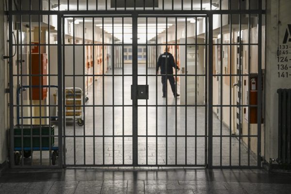 Chilipaprikás fertőtlenítő miatt ítélték el a börtönorvosokat